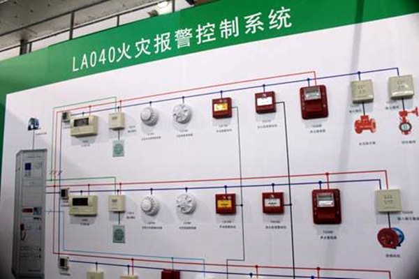 出現(xiàn)火警時，樓宇控制系統(tǒng)如何快速做出反應(yīng)？